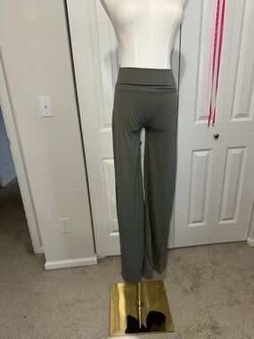 High-Waist Wide-Leg Yoga Pants in Olive Green